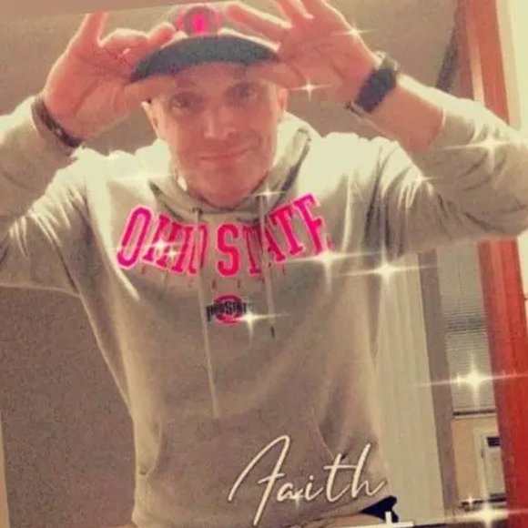 Rumor has it that he's great in bed ... Matthew G. - Picture 11 of 16